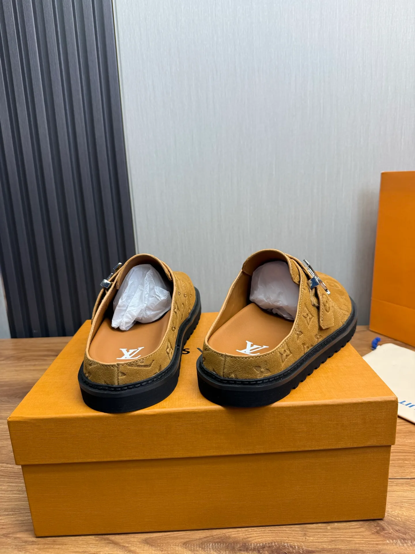 Men's men's shoes 460💰 Lv. Popular couple slippers hot sale🩷💚 🩴Official website one to one production 35-45 sizes 45 46 🉑️Customized!